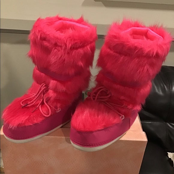 lava lace up fur moon boots